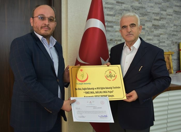 Beyaz Bayrak Almaya Hak Kazanan Okullara Sertifikaları Verildi 7