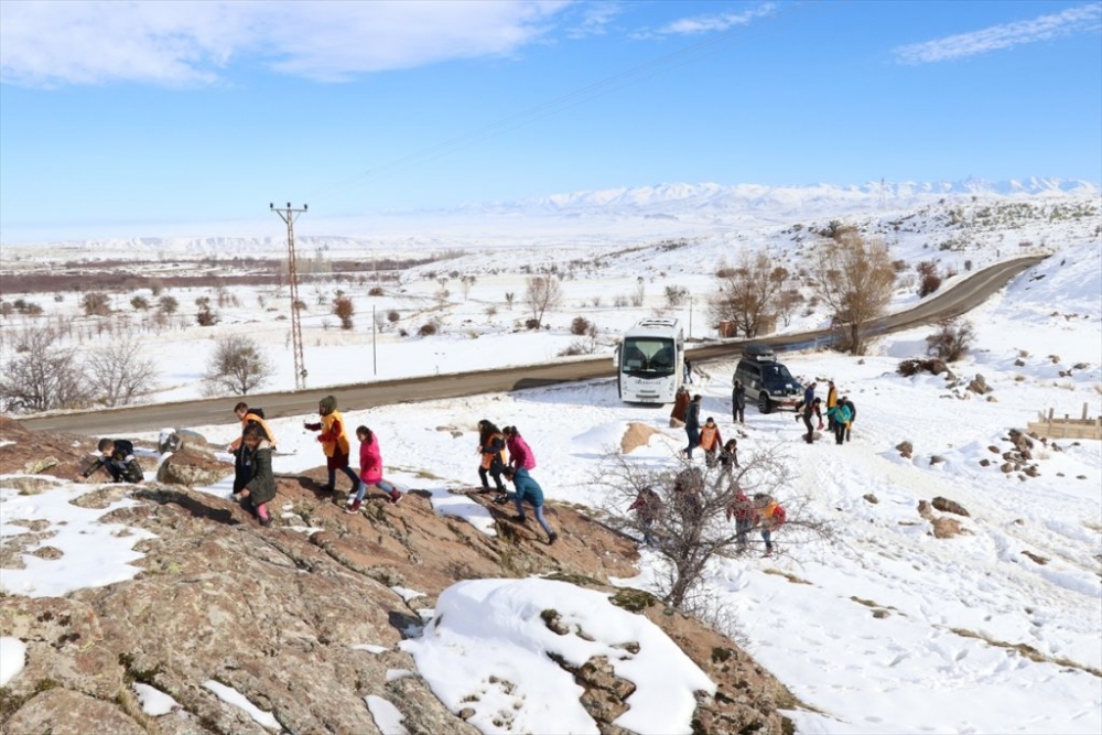 Niğde'de Minik Öğrenciler Hayvanlar İçin Doğaya Yem Bıraktı 5