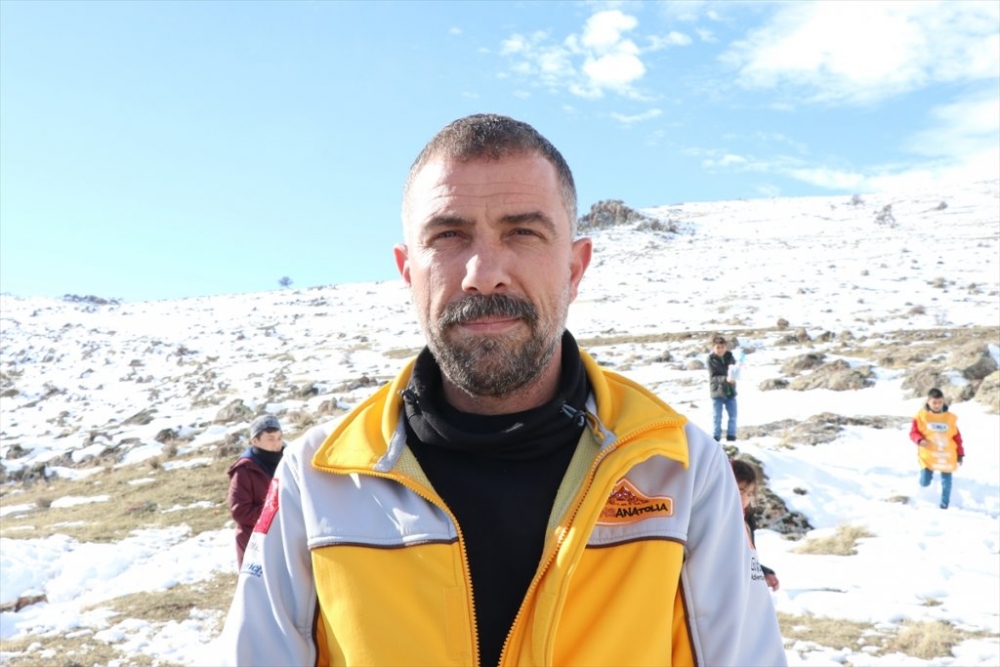 Niğde'de Minik Öğrenciler Hayvanlar İçin Doğaya Yem Bıraktı 7