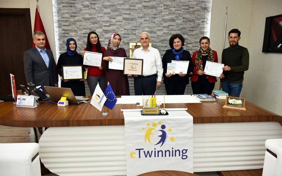 Ödül Kazanan 5 Öğretmen Karaman İl Milli Eğitim Müdürü Mevlüt Kuntoğlu'n 12