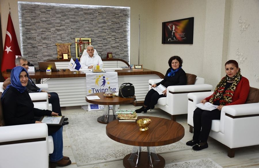 Ödül Kazanan 5 Öğretmen Karaman İl Milli Eğitim Müdürü Mevlüt Kuntoğlu'n 2