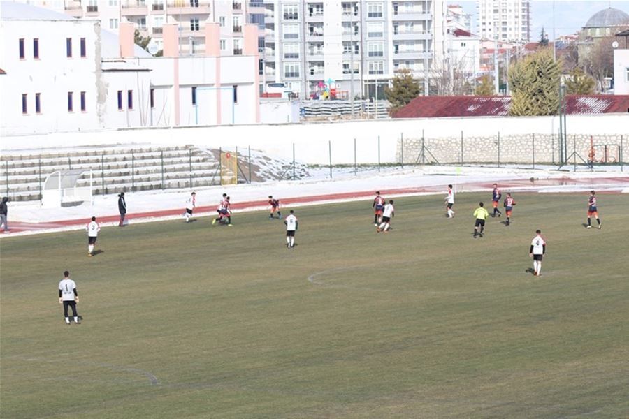Karaman'da Genç Erkekler Futbol Grup Müsabakaları Heyecanı 10