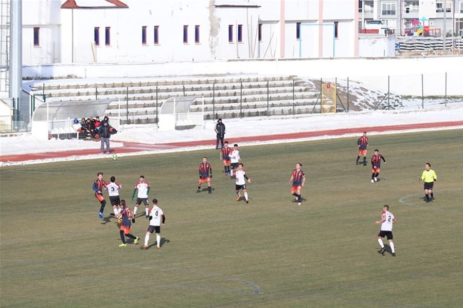 Karaman'da Genç Erkekler Futbol Grup Müsabakaları Heyecanı 12