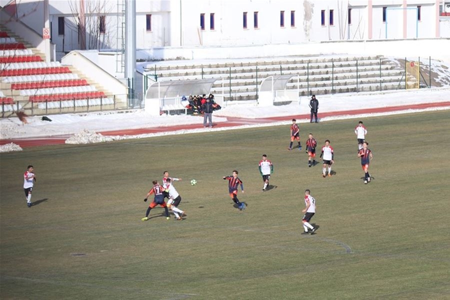 Karaman'da Genç Erkekler Futbol Grup Müsabakaları Heyecanı 13