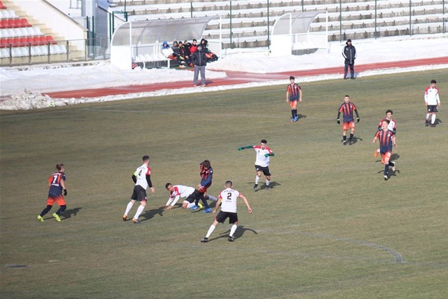 Karaman'da Genç Erkekler Futbol Grup Müsabakaları Heyecanı 14