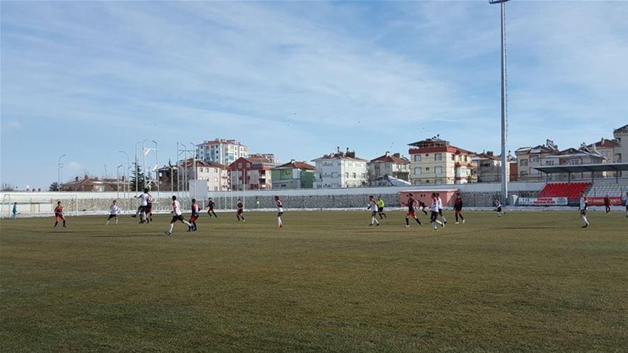 Karaman'da Genç Erkekler Futbol Grup Müsabakaları Heyecanı 3