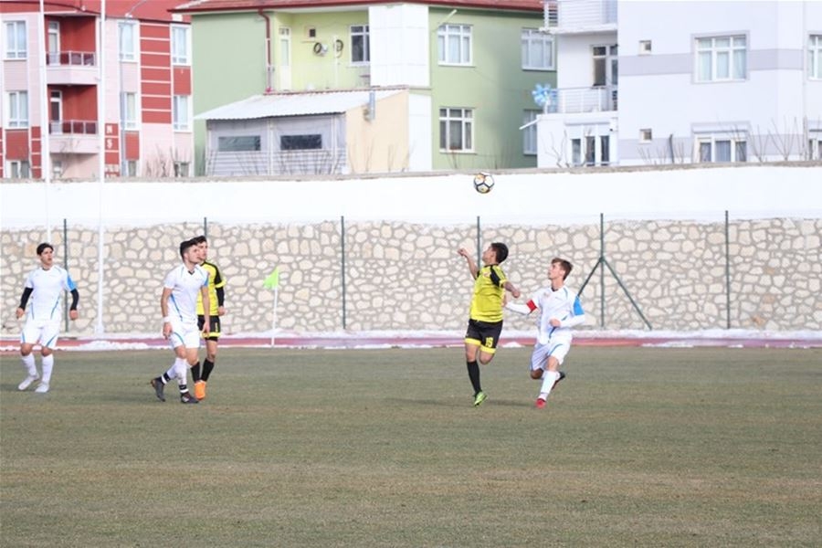 Karaman'da Genç Erkekler Futbol Grup Müsabakaları Heyecanı 30