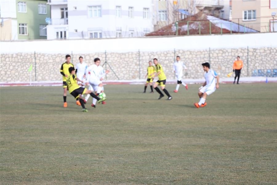 Karaman'da Genç Erkekler Futbol Grup Müsabakaları Heyecanı 32