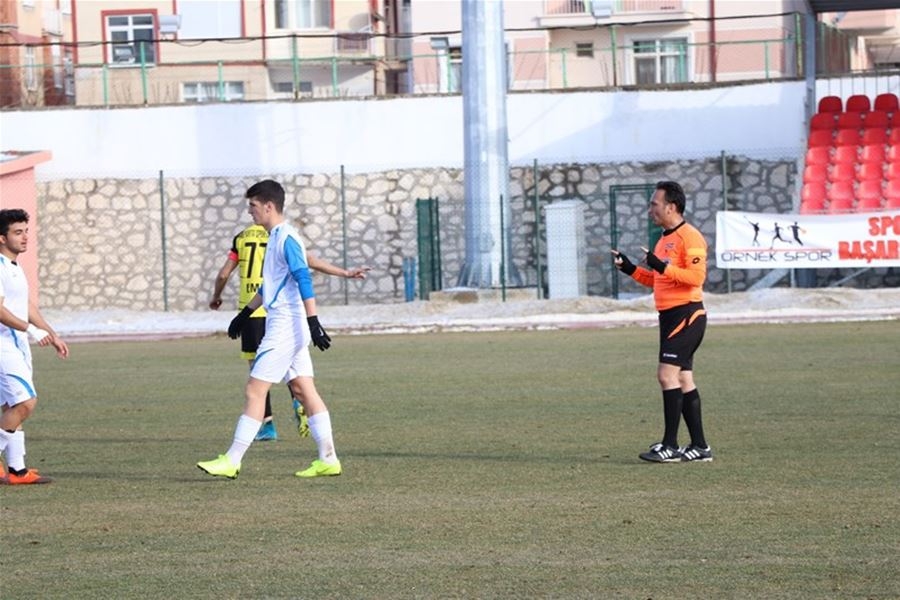 Karaman'da Genç Erkekler Futbol Grup Müsabakaları Heyecanı 33