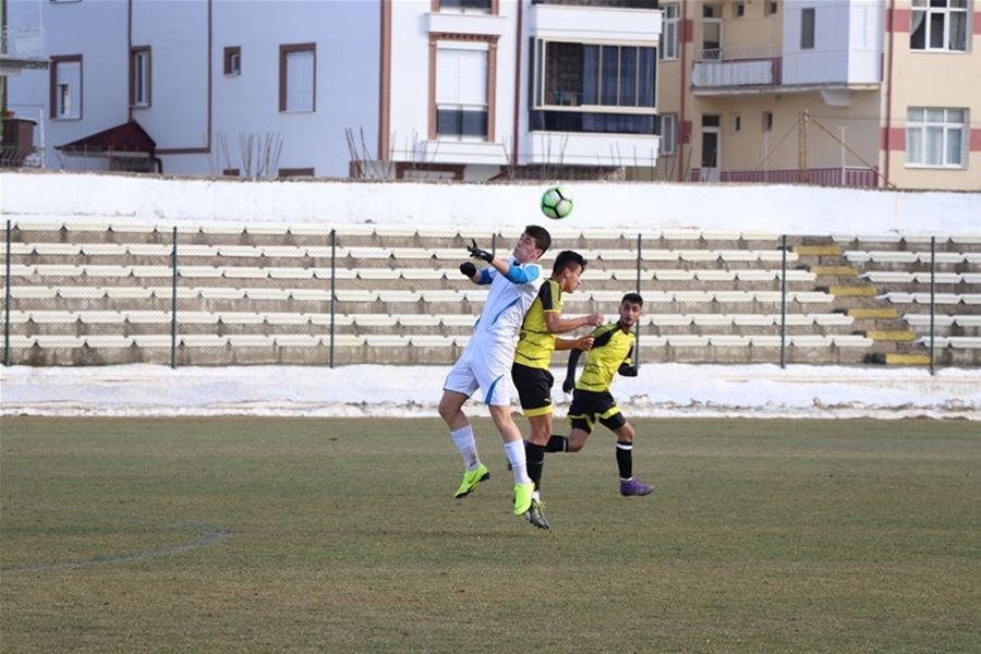 Karaman'da Genç Erkekler Futbol Grup Müsabakaları Heyecanı 34