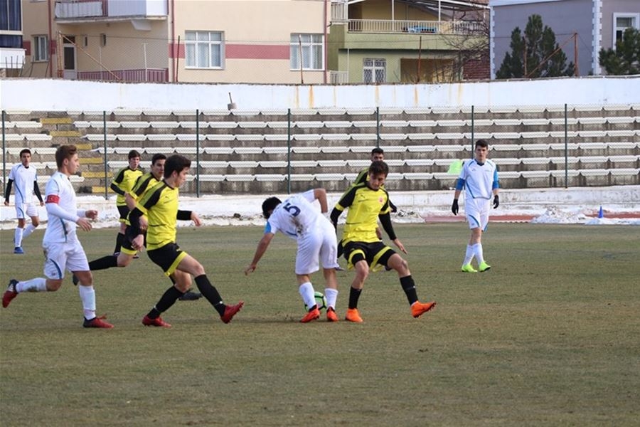 Karaman'da Genç Erkekler Futbol Grup Müsabakaları Heyecanı 43