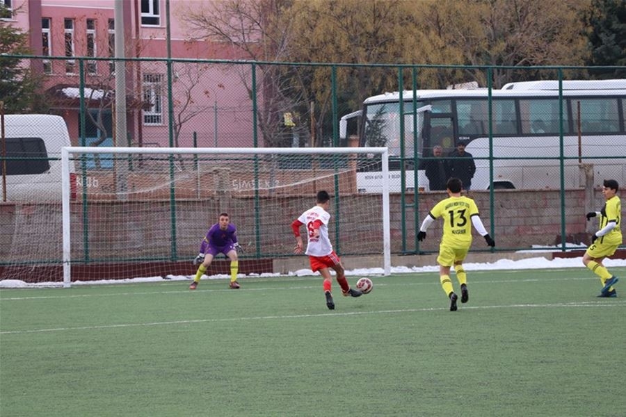 Karaman'da Genç Erkekler Futbol Grup Müsabakaları Heyecanı 47