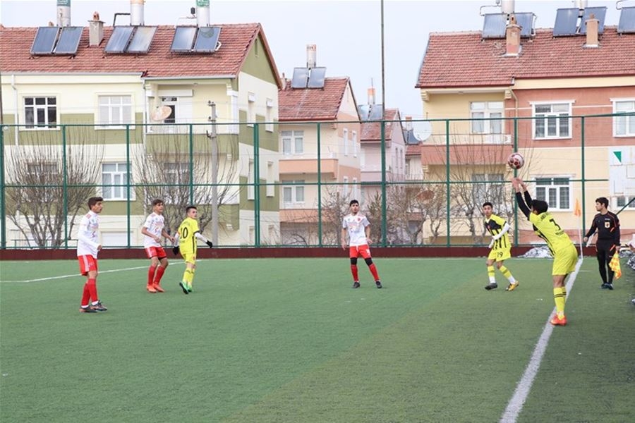 Karaman'da Genç Erkekler Futbol Grup Müsabakaları Heyecanı 48