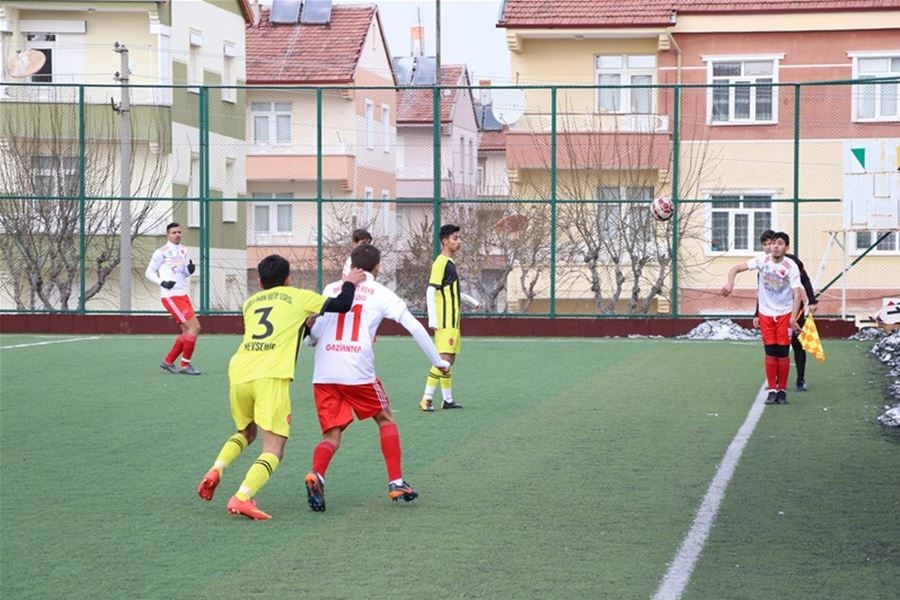 Karaman'da Genç Erkekler Futbol Grup Müsabakaları Heyecanı 49