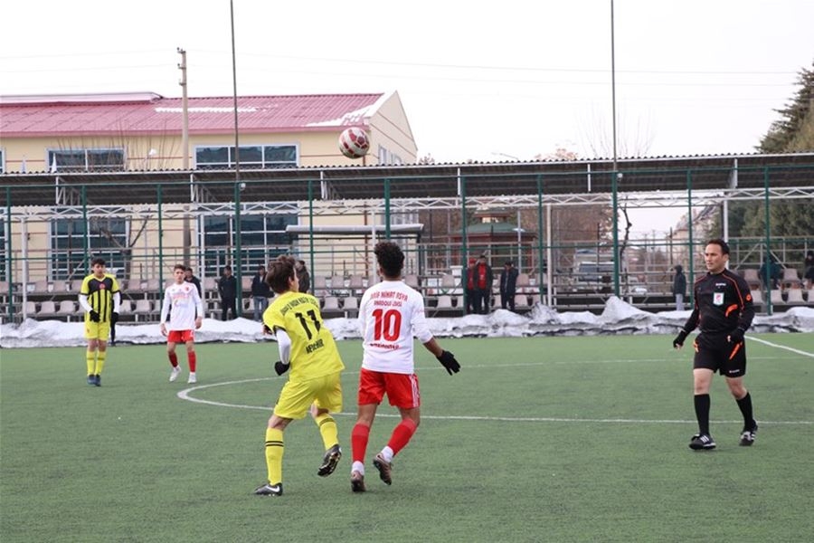 Karaman'da Genç Erkekler Futbol Grup Müsabakaları Heyecanı 50