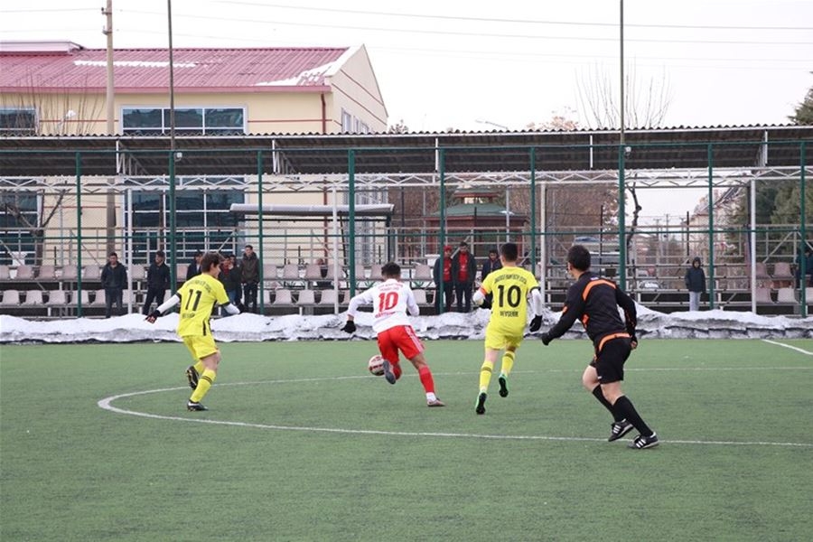 Karaman'da Genç Erkekler Futbol Grup Müsabakaları Heyecanı 51