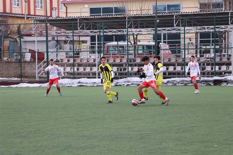 Karaman'da Genç Erkekler Futbol Grup Müsabakaları Heyecanı 52