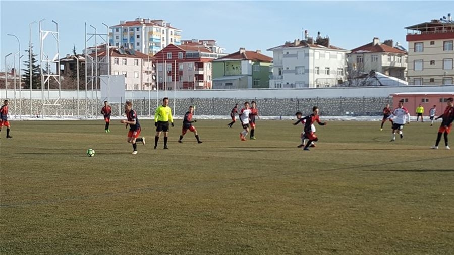 Karaman'da Genç Erkekler Futbol Grup Müsabakaları Heyecanı 6