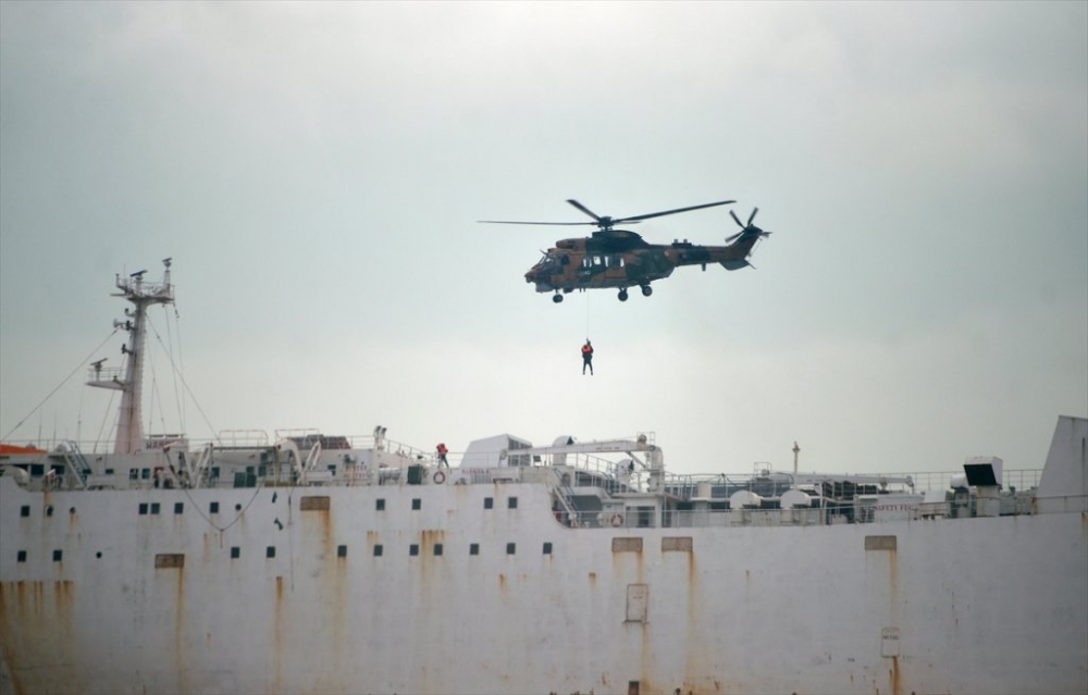 Mersin'de Karaya Oturan Kargo Gemisindeki 2 Kişi Kurtarıldı 1