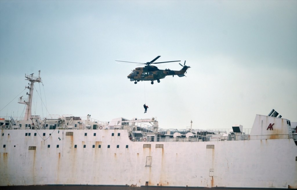 Mersin'de Karaya Oturan Kargo Gemisindeki 2 Kişi Kurtarıldı 2