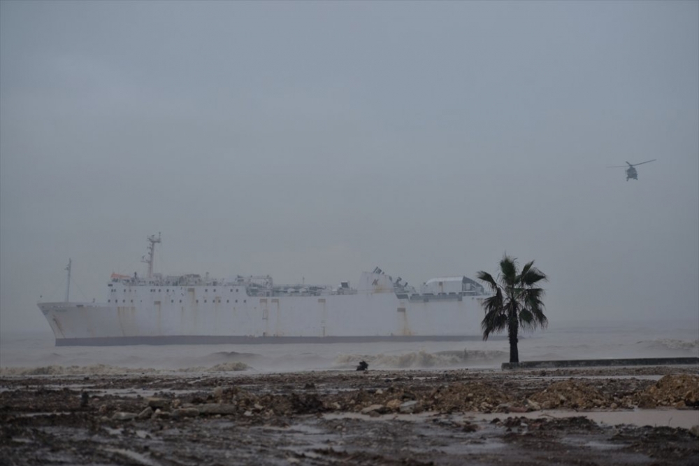 Mersin'de Karaya Oturan Kargo Gemisindeki 2 Kişi Kurtarıldı 3