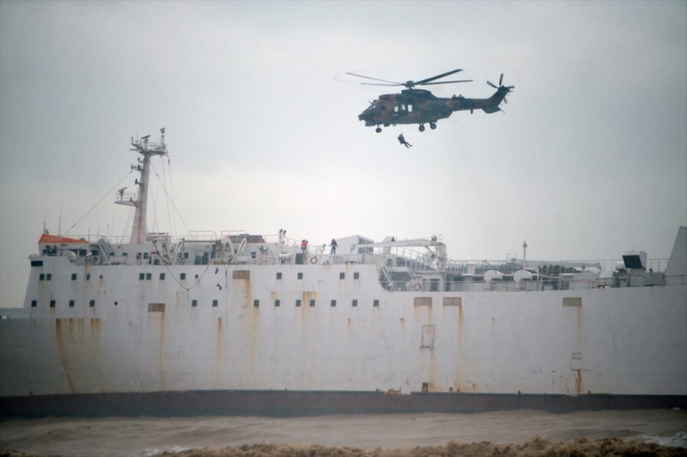 Mersin'de Karaya Oturan Kargo Gemisindeki 2 Kişi Kurtarıldı 4