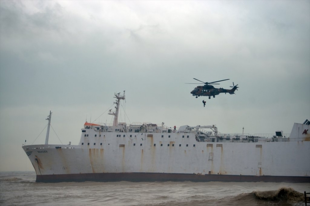 Mersin'de Karaya Oturan Kargo Gemisindeki 2 Kişi Kurtarıldı 5