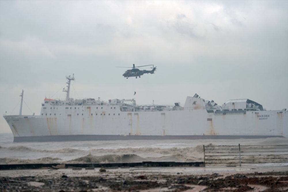 Mersin'de Karaya Oturan Kargo Gemisindeki 2 Kişi Kurtarıldı 6