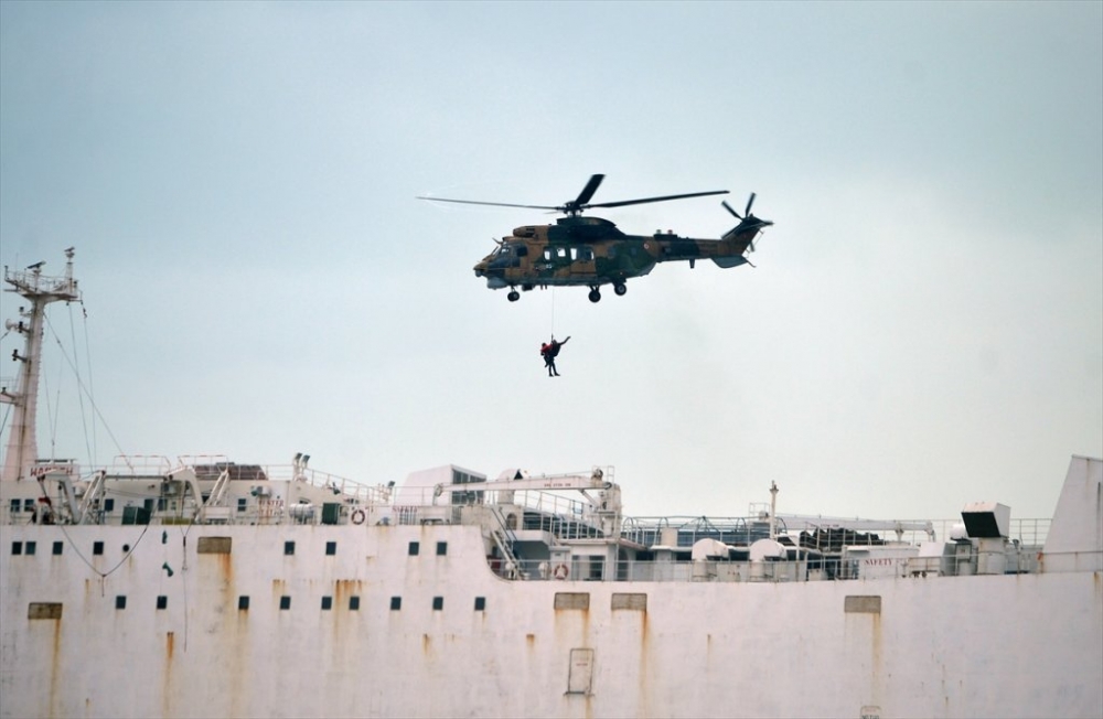 Mersin'de Karaya Oturan Kargo Gemisindeki 2 Kişi Kurtarıldı 7