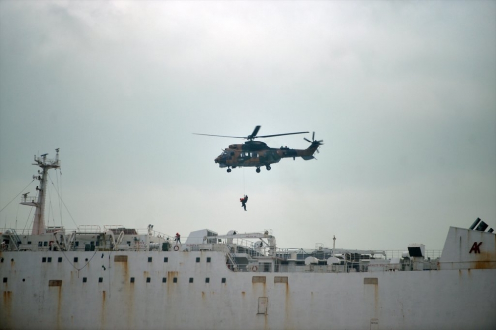 Mersin'de Karaya Oturan Kargo Gemisindeki 2 Kişi Kurtarıldı 9