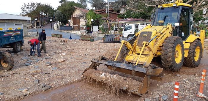Antalya'da Fırtına Karadaki Tekneyi Devirdi 4