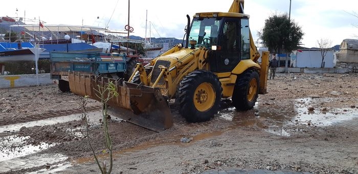 Antalya'da Fırtına Karadaki Tekneyi Devirdi 7
