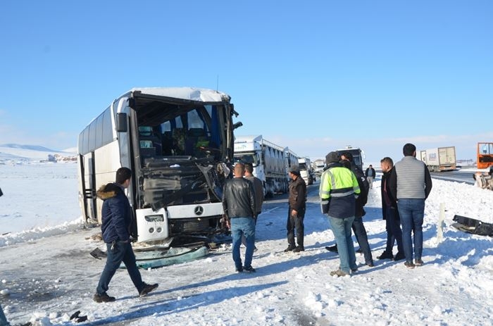 Karaman'dan Ereğli'ye Giden İşçi Servisi Kaza Yaptı 1