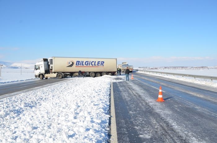 Karaman'dan Ereğli'ye Giden İşçi Servisi Kaza Yaptı 3
