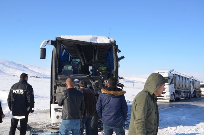 Karaman'dan Ereğli'ye Giden İşçi Servisi Kaza Yaptı 5