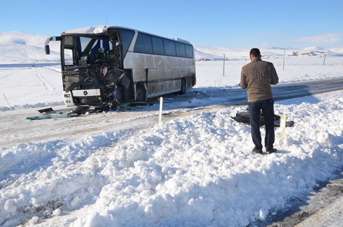 Karaman'dan Ereğli'ye Giden İşçi Servisi Kaza Yaptı 8