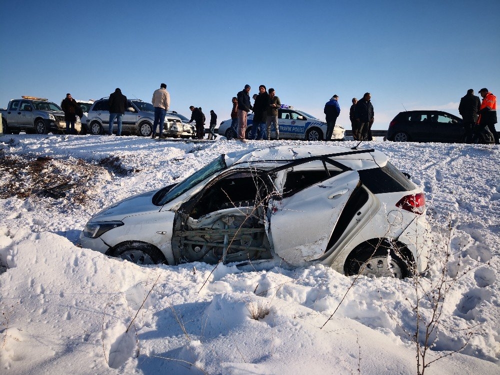 Aksaray’da Buzlanma Sebebiyle 4 Otomobil, 1 Tır Kaza Yaptı 3