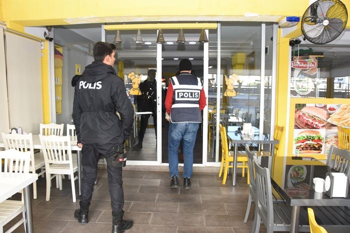 Antalya'da Polisler Okul Çevrelerinde Kuş Uçurtmadı 1