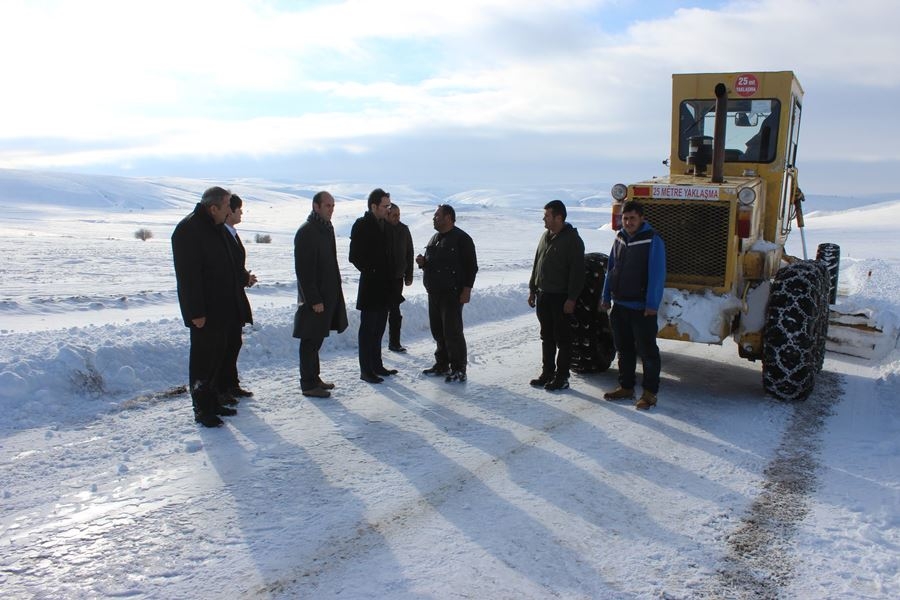 Ayrancı Kaymakamı Mehmet Göze'den Kar Çalışması 15