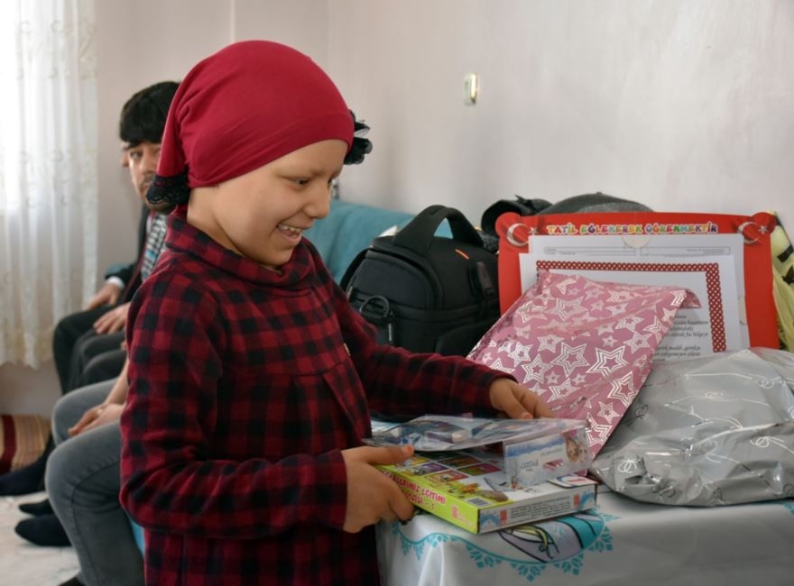 Evde Eğitim Gören Hatice Nur, Karne Gününde Yalnız Bırakılmadı 4