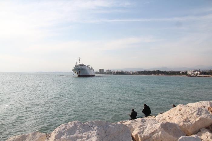 Mersin'de Karaya Oturan Geminin Çevresine Bariyer Çekildi 4