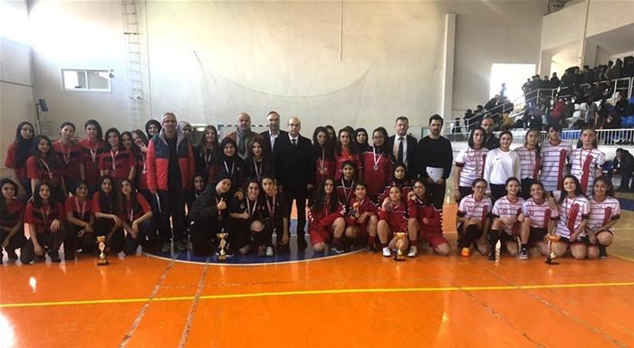 Karaman'da Okullar Arası Gençler Futsal Müsabakaları Sona Erdi 8
