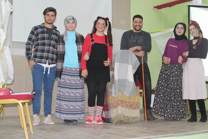 KMÜ BESYO Öğrencilerinden Tiyatro Gösterisi 1