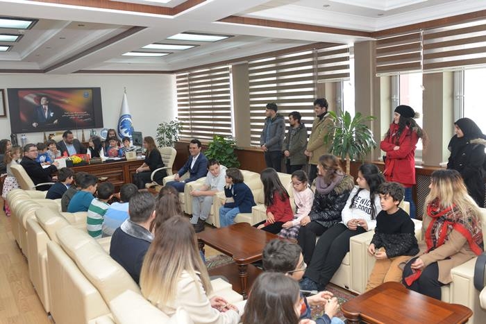 KMÜ Çocuk Üniversitesi Öğrencilerinden Rektör Akgül'e Ziyaret 7