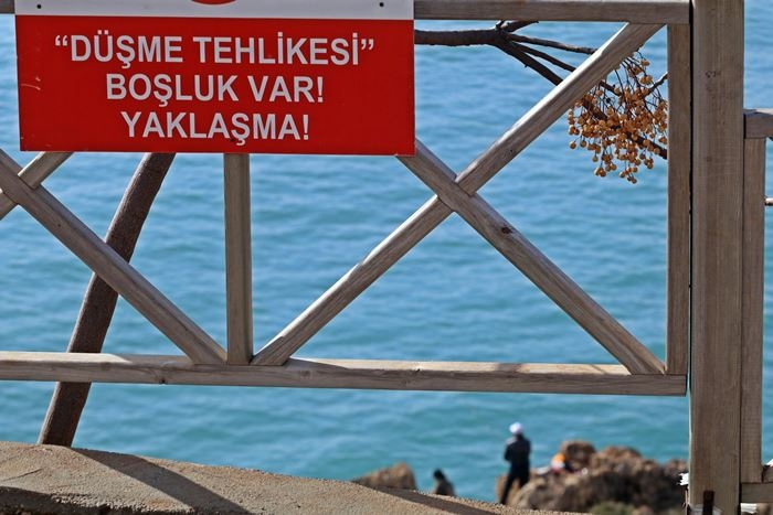 Antalya'da Uyarılar Fayda Etmiyor,Tehlike Geliyorum Diyor 2