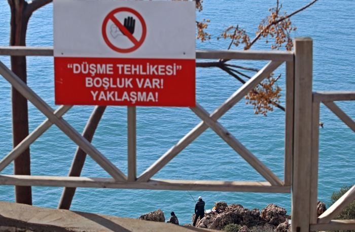 Antalya'da Uyarılar Fayda Etmiyor,Tehlike Geliyorum Diyor 3