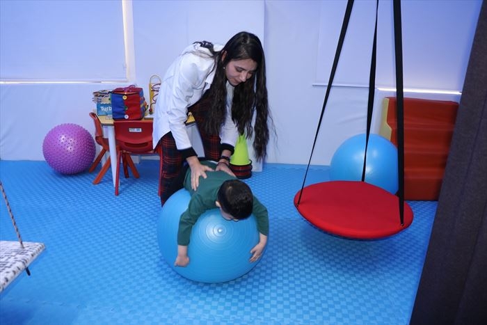 Çocuklar Eğlenirken Tedavi Ediliyor 10