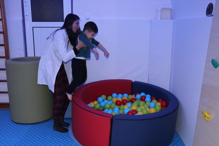 Çocuklar Eğlenirken Tedavi Ediliyor 8