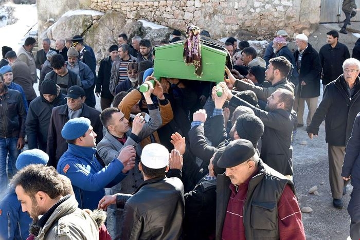 Vali Meral Şehit Annesinin Cenaze Namazına Katıldı 8