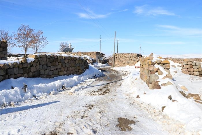 Evlenebilmek İçin Köylerinin Taşınması Lazım 11